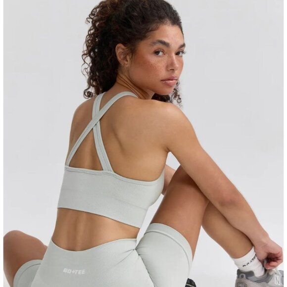 BO+TEE Super Sculpt Seamless Cross Back Sports Bra in Green - Picture 3 of 5